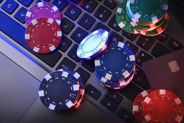 Wolf Gold slot reels and symbol layout on fomo19 login